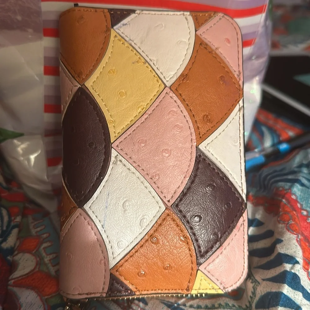 Parfois women’s medium wallet